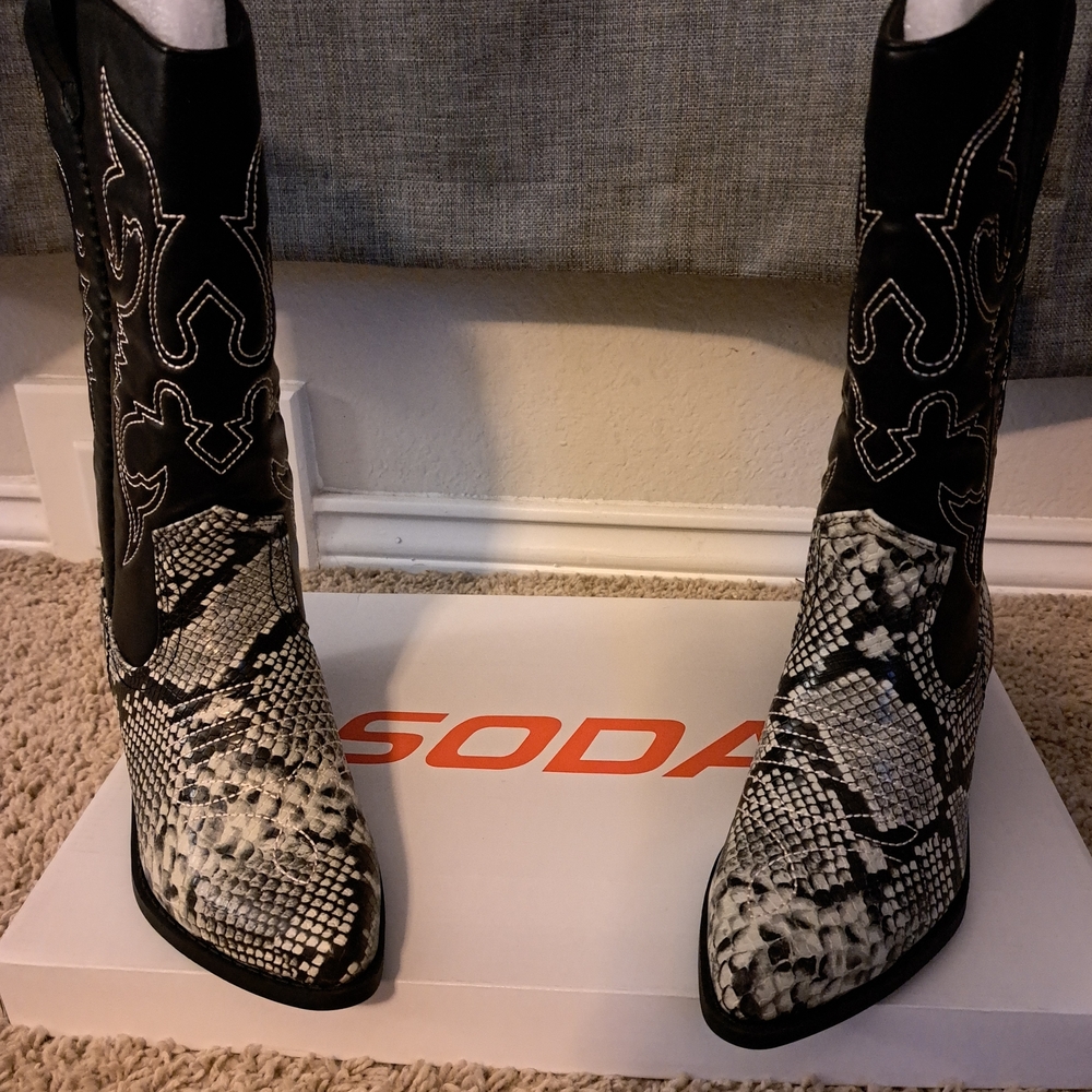 Soda Black and White Snake Print Women's Boots